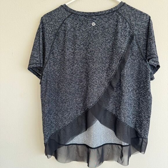 Lululemon Quick Pace Soundwave Black White Split Back Short Sleeve Mesh Size 12 - Picture 3 of 4
